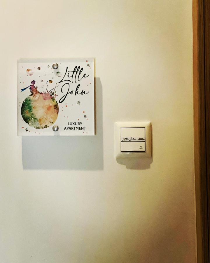 Little John Luxury Apartment Пирей Экстерьер фото