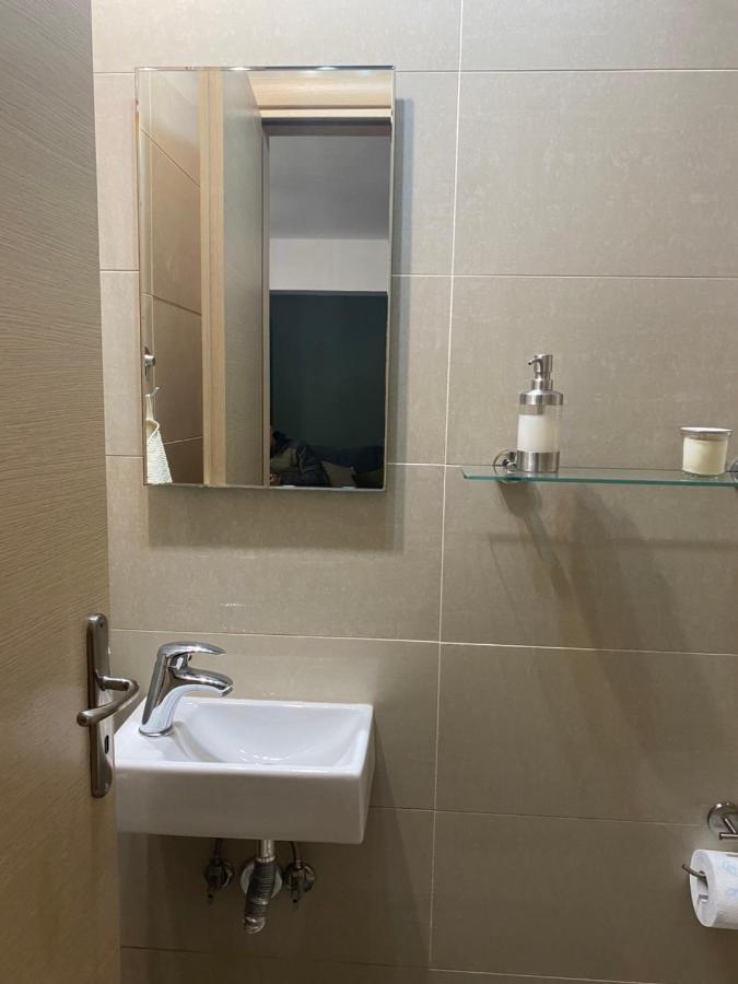 Little John Luxury Apartment Пирей Экстерьер фото